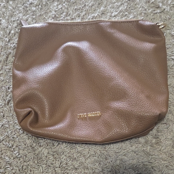 Steve Madden Handbags - Steve Madden Large Tan Leather Great Condition Cosmetic Bag